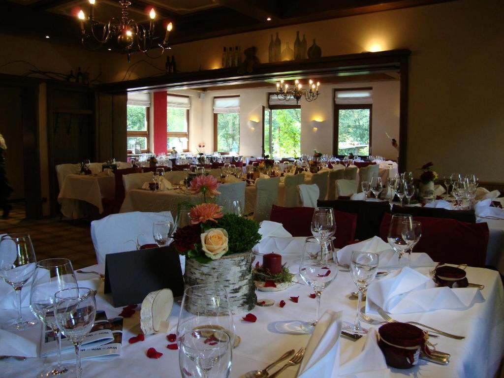 Hotel Restaurant Paradeismuehle Клингенберг-ам-Майн Экстерьер фото